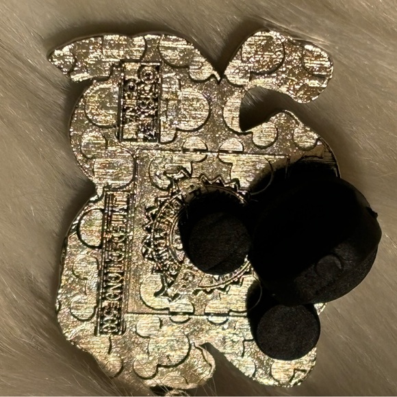 Disney trading pin - Picture 2 of 2